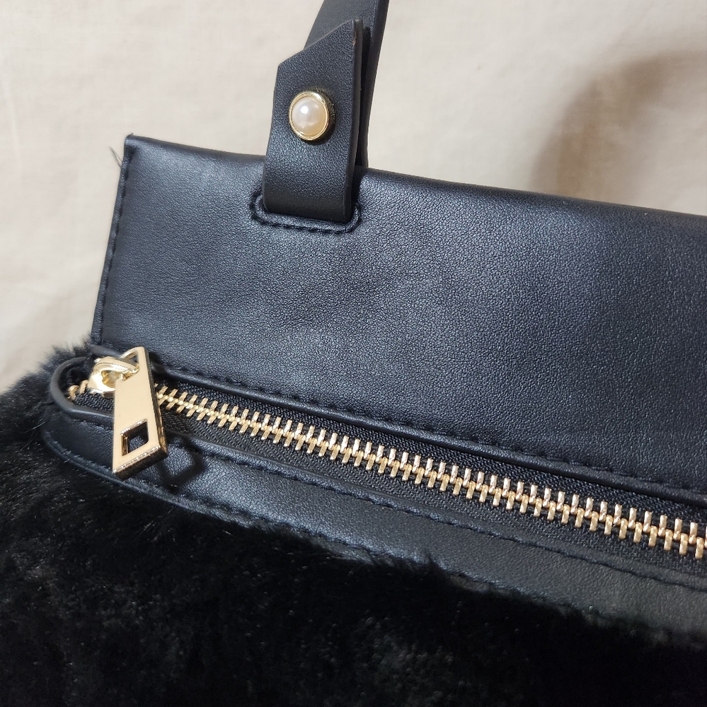 A New Day Black Faux Fur Handbag/Shoulder Bag/ Crossbody NWT - Picture 5 of 12